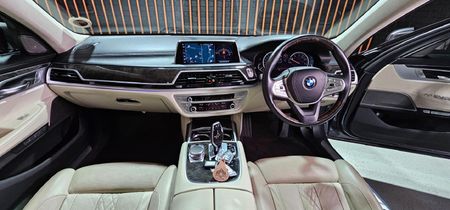 2017-BMW-7-Series-750i-M-Sport_22