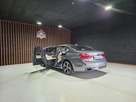 2017-BMW-7-Series-750i-M-Sport_23