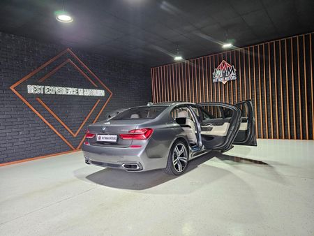 2017-BMW-7-Series-750i-M-Sport_25