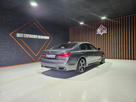2017-BMW-7-Series-750i-M-Sport_26