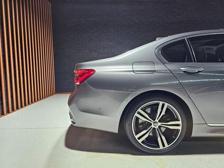 2017-BMW-7-Series-750i-M-Sport_27