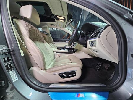2017-BMW-7-Series-750i-M-Sport_8