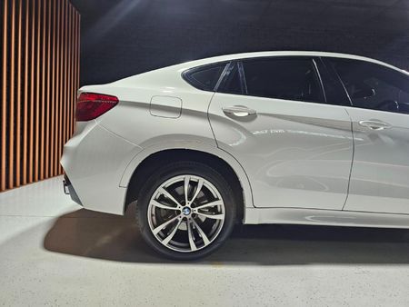 2015-BMW-X6-xDrive40d-M-Sport-Edition_25
