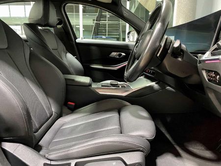 2024-BMW-3-Series-318i-M-Sport_11