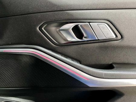2024-BMW-3-Series-318i-M-Sport_12