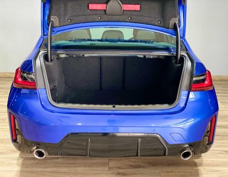 2024-BMW-3-Series-318i-M-Sport_18