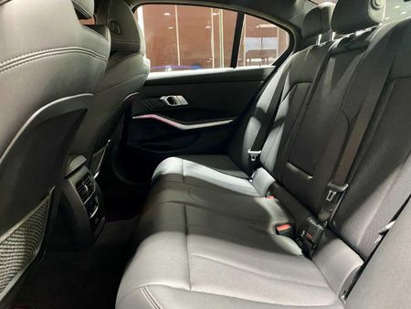 2024-BMW-3-Series-318i-M-Sport_8