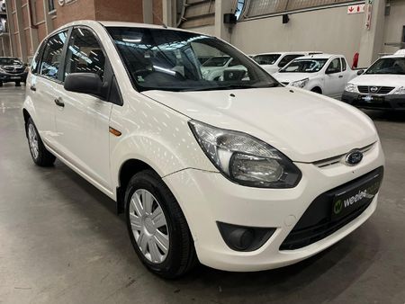 2012-Ford-Figo-14-Ambiente_0