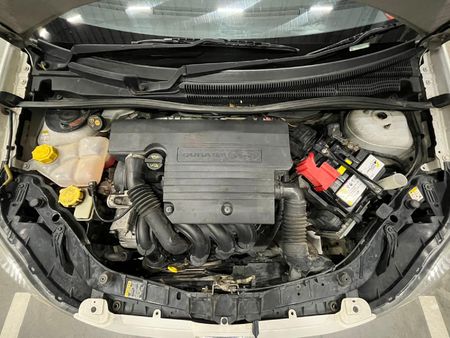 2012-Ford-Figo-14-Ambiente_9