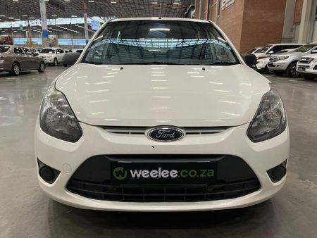 2012-Ford-Figo-14-Ambiente_1