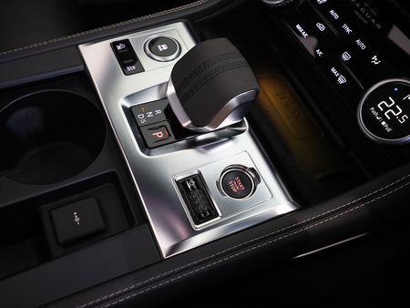 2024-Jaguar-F-Pace-20D-HSE-R-Dynamic-D200_11