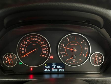 2013-BMW-3-Series-330d-M-Sport-Auto_9
