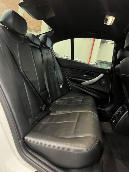 2013-BMW-3-Series-330d-M-Sport-Auto_12