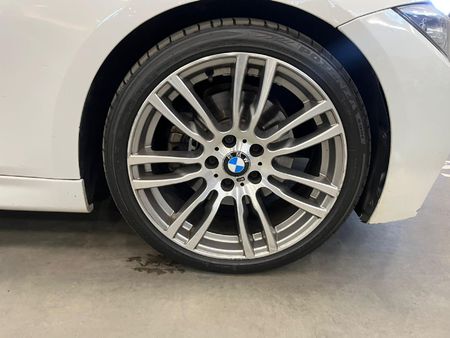 2013-BMW-3-Series-330d-M-Sport-Auto_8