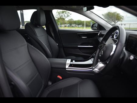 2023-Mercedes-Benz-C-Class-C-200-Auto_9