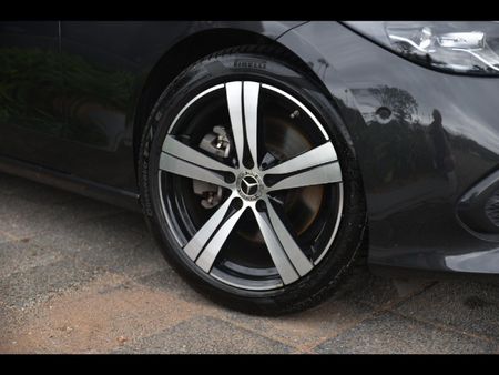 2023-Mercedes-Benz-C-Class-C-200-Auto_5