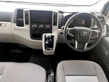 2025-Toyota-Quantum-28-LWB-Panel-Van_5