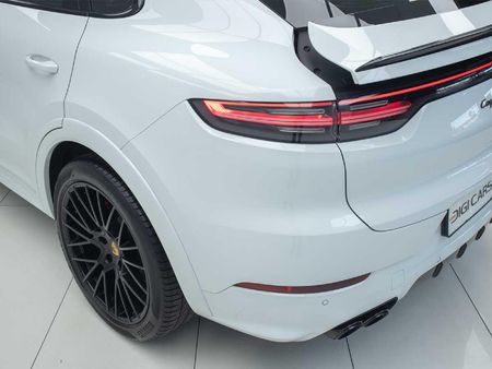 2023-Porsche-Cayenne-Coupe-GTS_13