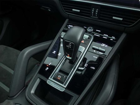 2023-Porsche-Cayenne-Coupe-GTS_18