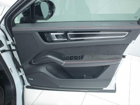 2023-Porsche-Cayenne-Coupe-GTS_19