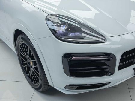 2023-Porsche-Cayenne-Coupe-GTS_6