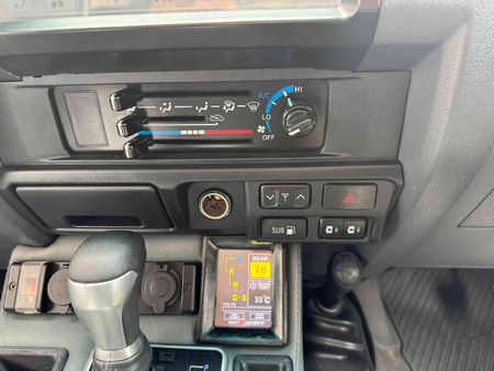 2022-Toyota-Land-Cruiser-79-45-D-70th-Edition-Single-Cab_9