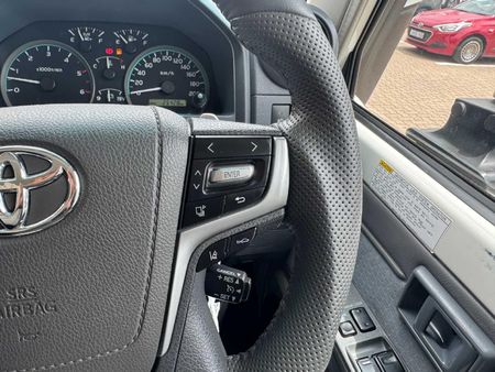 2022-Toyota-Land-Cruiser-79-45-D-70th-Edition-Single-Cab_11