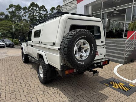 2022-Toyota-Land-Cruiser-79-45-D-70th-Edition-Single-Cab_18