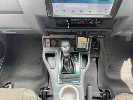 2022-Toyota-Land-Cruiser-79-45-D-70th-Edition-Single-Cab_7