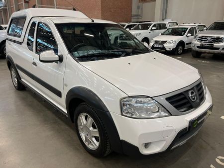 2016-Nissan-NP200-16-SE_0