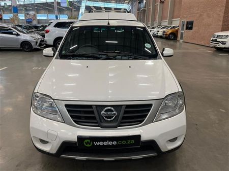 2016-Nissan-NP200-16-SE_1