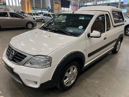 2016-Nissan-NP200-16-SE_2
