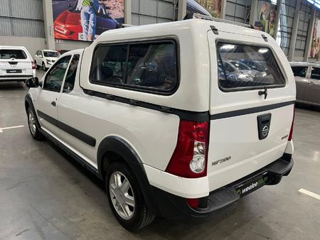 2016-Nissan-NP200-16-SE_4