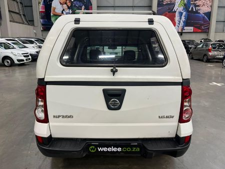 2016-Nissan-NP200-16-SE_5