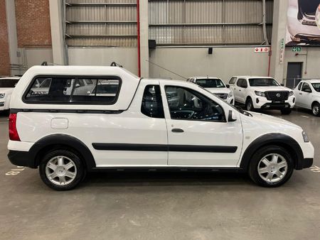2016-Nissan-NP200-16-SE_7