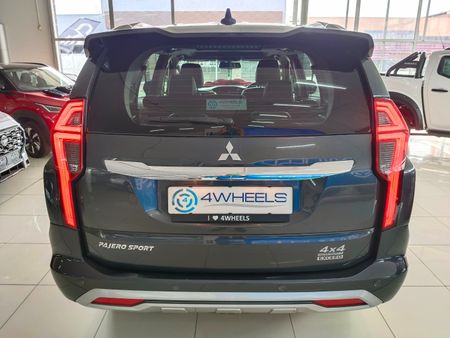 2022-Mitsubishi-Pajero-Sport-24D-4x4-Exceed-Auto_4
