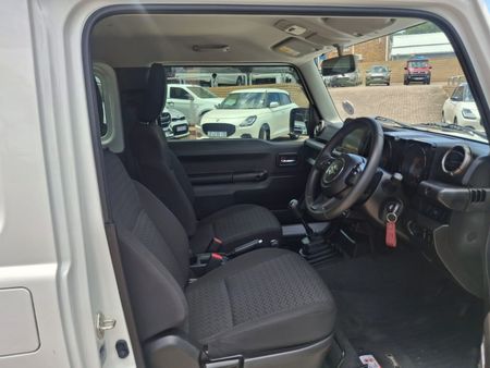 2024-Suzuki-Jimny-15-GLX_8