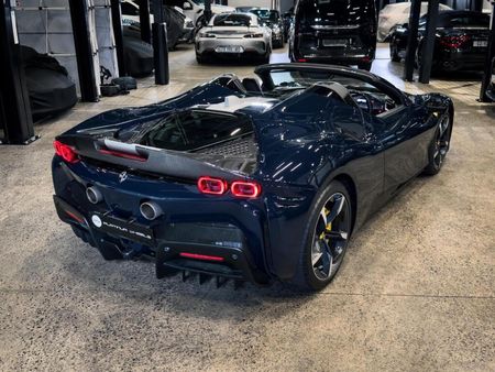 2023-Ferrari-SF90-Spider_7