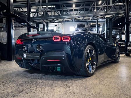2023-Ferrari-SF90-Spider_8