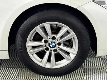 2018-BMW-3-Series-318i-Auto_3