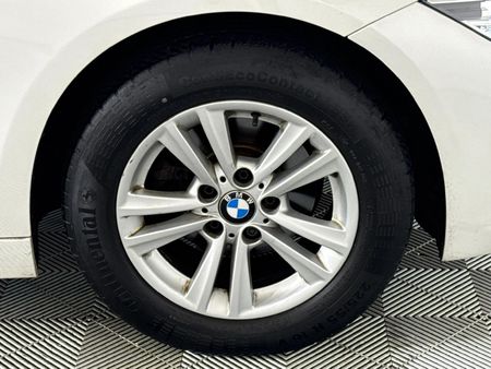2018-BMW-3-Series-318i-Auto_4