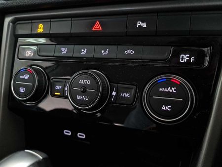 2022-Volkswagen-T-Roc-14-TSI-Design-Auto_12