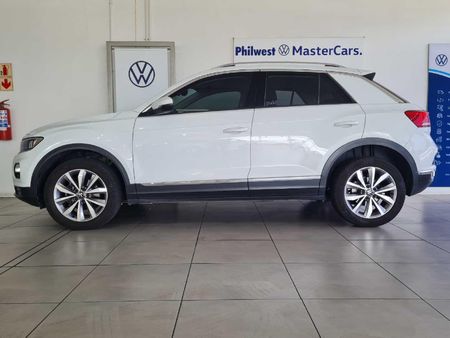 2022-Volkswagen-T-Roc-14-TSI-Design-Auto_1