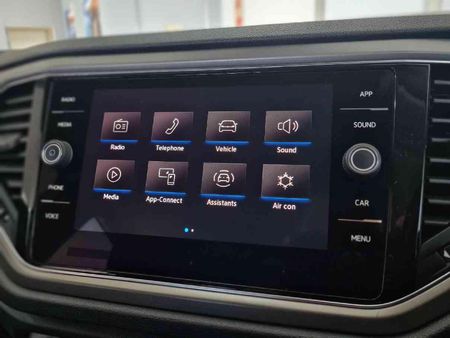 2022-Volkswagen-T-Roc-14-TSI-Design-Auto_24