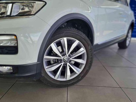 2022-Volkswagen-T-Roc-14-TSI-Design-Auto_8