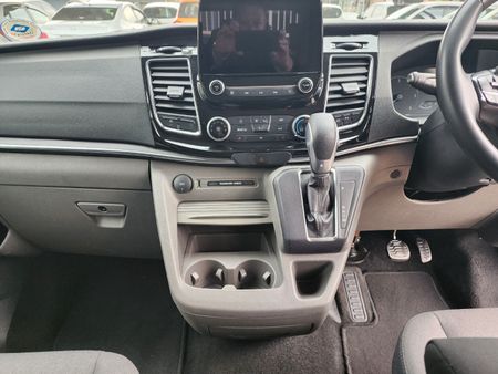 2022-Ford-Tourneo-Custom-LTD-20-TDCi-Auto-136KW_13