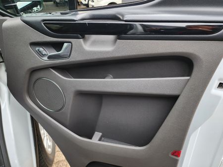 2022-Ford-Tourneo-Custom-LTD-20-TDCi-Auto-136KW_4