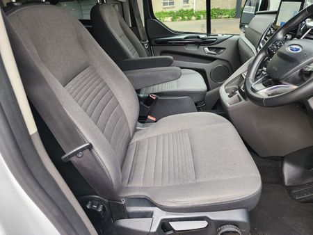 2022-Ford-Tourneo-Custom-LTD-20-TDCi-Auto-136KW_5