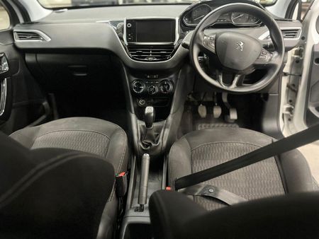 2018-Peugeot-208-12-PureTech-Active-5-dr_11