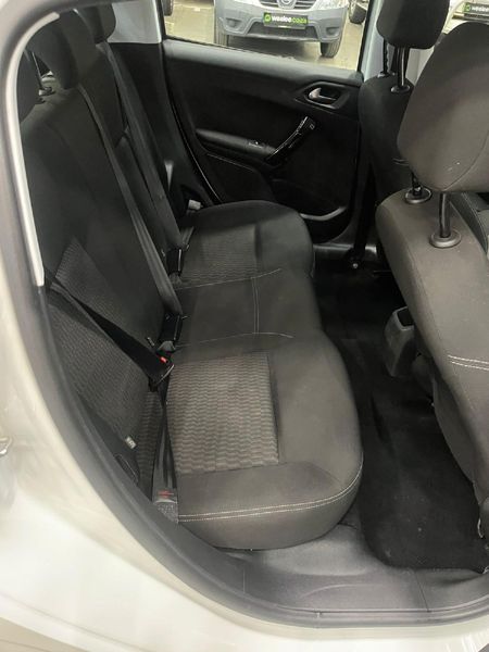 2018-Peugeot-208-12-PureTech-Active-5-dr_12